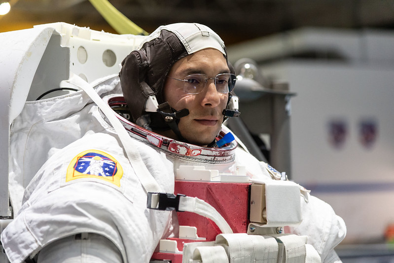 Berríos is a graduate of the U.S. Naval Test Pilot School in Patuxent River, Maryland.