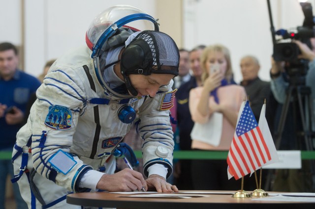 At the Gagarin Cosmonaut Training Center in Star City, Russia, Expedition 55 crew member Drew Feustel of NASA signs in Feb. 21 for the final day of crew qualification exams. Feustel, Ricky Arnold of NASA and Oleg Artemyev of Roscosmos will launch March 21 from the Baikonur Cosmodrome in Kazakhstan on the Soyuz MS-08 spacecraft for a five-month mission on the International Space Station.