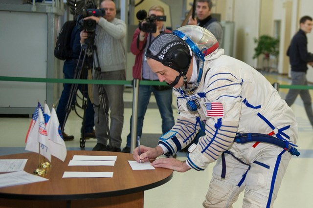 At the Gagarin Cosmonaut Training Center in Star City, Russia, Expedition 55 crew member Ricky Arnold of NASA signs in Feb. 21 for the final day of crew qualification exams. Arnold, Drew Feustel of NASA and Oleg Artemyev of Roscosmos will launch March 21 from the Baikonur Cosmodrome in Kazakhstan on the Soyuz MS-08 spacecraft for a five-month mission on the International Space Station.