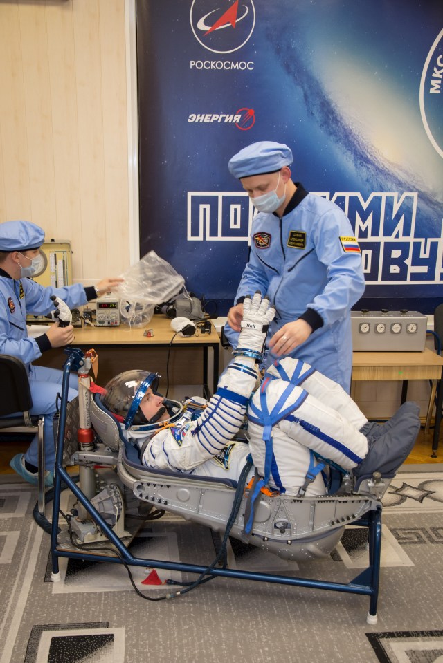 At the Baikonur Cosmodrome in Kazakhstan, Expedition 57 crew member Nick Hague of NASA undergoes a pressure and leak check in his Russian Sokol launch and entry suit Sept. 26 as part of pre-launch training activities. Hague and Alexey Ovchinin of Roscosmos will launch Oct. 11 in the Soyuz MS-10 spacecraft from the Baikonur Cosmodrome for a six-month mission on the International Space Station.