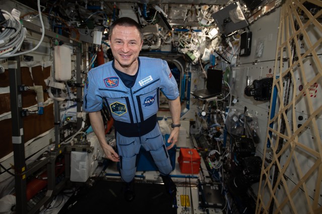 iss062e116001 (March 29, 2020) --- NASA astronaut and Expedition 62 Flight Engineer Andrew Morgan poses for a portrait in the weightless environment of the International Space Station.