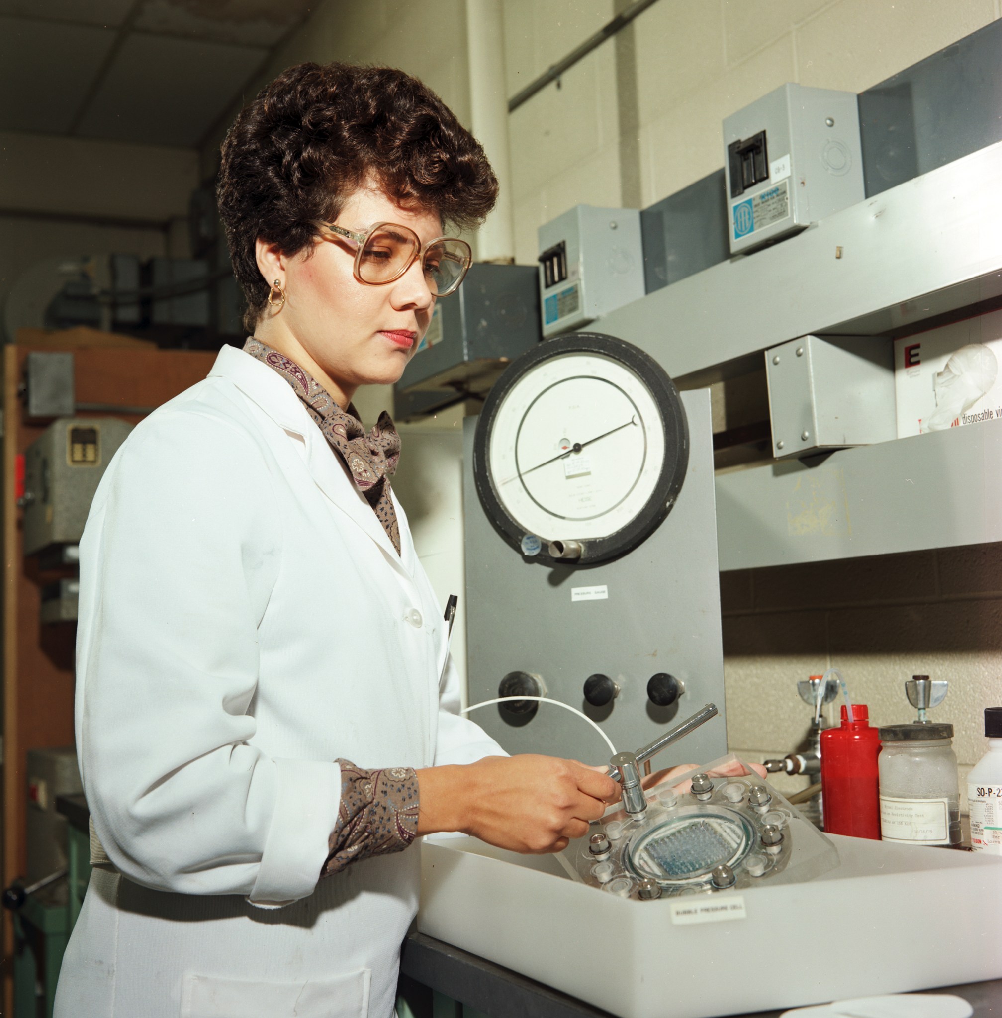 Woman working in lab.