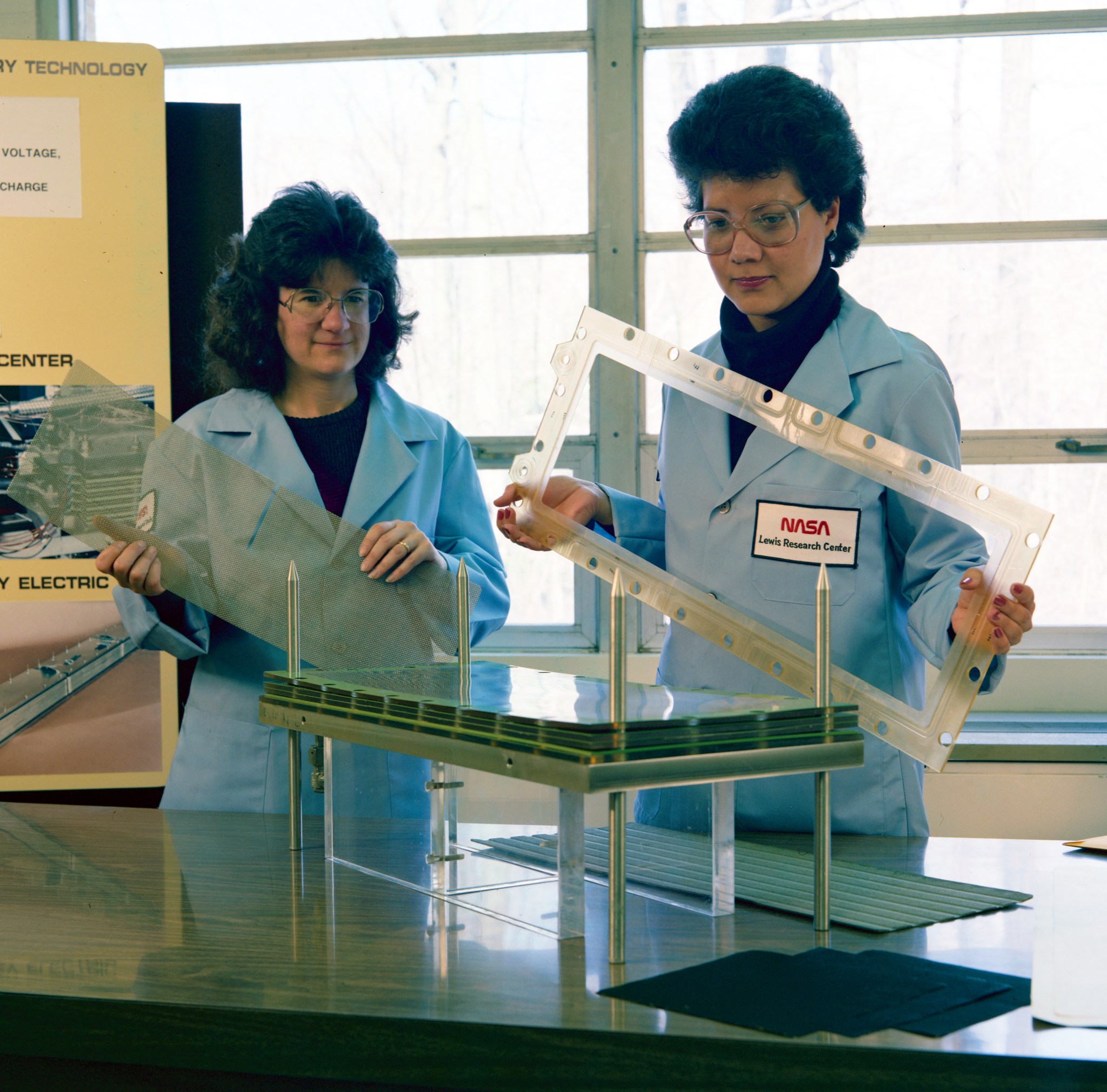 Two women working in lab.