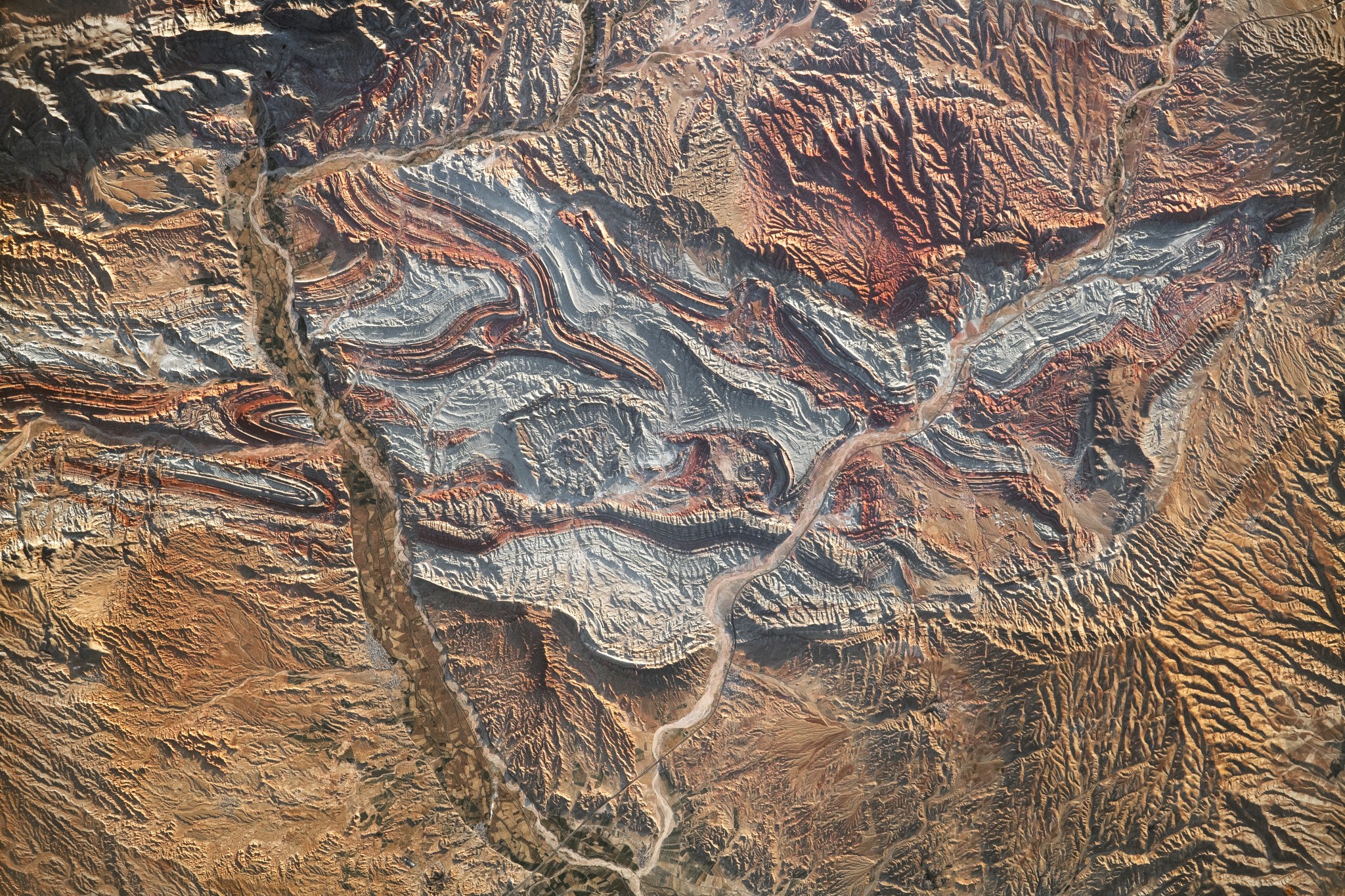 A brown textured map of Northwest Iran. There are folds of mountains in an array of white, tan, and brown.