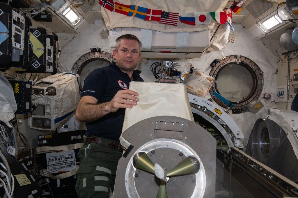 ESA (European Space Agency) astronaut and Expedition 70 Commander Andreas Mogensen removes the multipurpose experiment platform (MPEP) from the Kibo laboratory module's airlock. External science payloads are attached to the MPEP which is then placed inside Kibo's airlock. Next, the airlock is depressurized before the Japanese robotic arm grapples the MPEP and places it on Kibo's Exposed Facility where external science experiments are deployed.