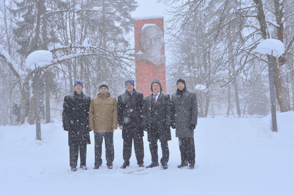 Bundled up against a blizzard, the Expedition 55 backup and prime crewmembers pose for pictures with the statue of Vladimir Lenin as a backdrop March 4 at the Gagarin Cosmonaut Training Center in Star City, Russia before flying to their launch site at the Baikonur Cosmodrome in Kazakhstan. From left to right are backup crewmembers Nick Hague of NASA and Alexey Ovchinin of Roscosmos, and prime crewmembers Ricky Arnold of NASA, Oleg Artemyev of Roscosmos and Drew Feustel of NASA. Arnold, Artemyev and Feustel will launch March 21 on the Soyuz MS-08 spacecraft for a five month mission on the International Space Station.