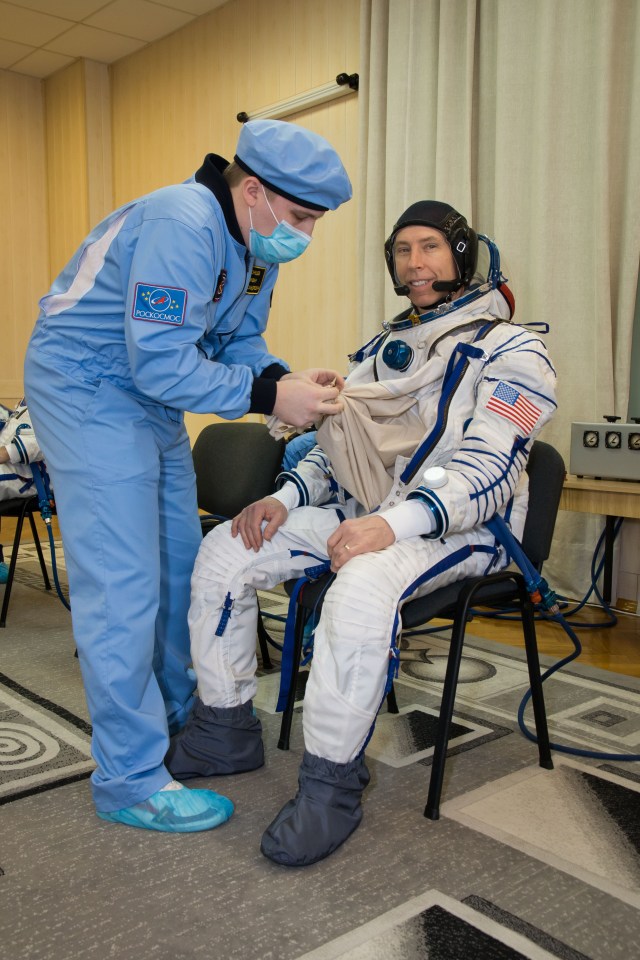 At the Baikonur Cosmodrome in Kazakhstan, Expedition 55 crewmember Drew Feustel of NASA suits up March 5 in a Russian Sokol launch and entry suit as part of the crew’s first vehicle fit check activities. Feustel, Ricky Arnold of NASA and Oleg Artemyev of Roscosmos will launch March 21 in the Soyuz MS-08 spacecraft from Baikonur for a five-month mission on the International Space Station.