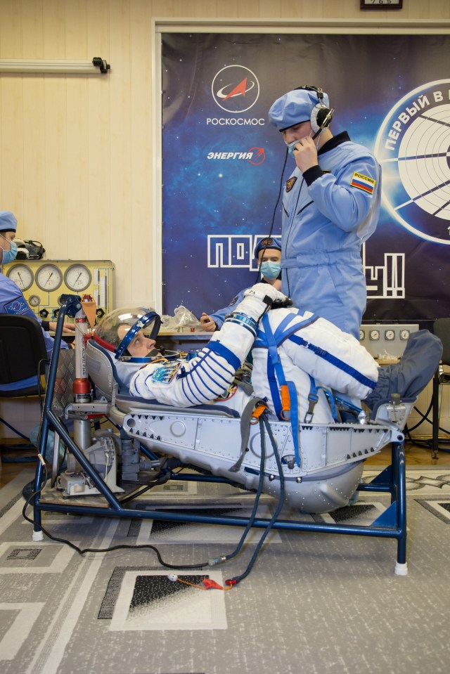At the Baikonur Cosmodrome in Kazakhstan, Expedition 55 crewmember Ricky Arnold of NASA undergoes a leak check March 5 in a Russian Sokol launch and entry suit as part of the crew’s first vehicle fit check activities. Arnold, Drew Feustel of NASA and Oleg Artemyev of Roscosmos will launch March 21 in the Soyuz MS-08 spacecraft from Baikonur for a five-month mission on the International Space Station.