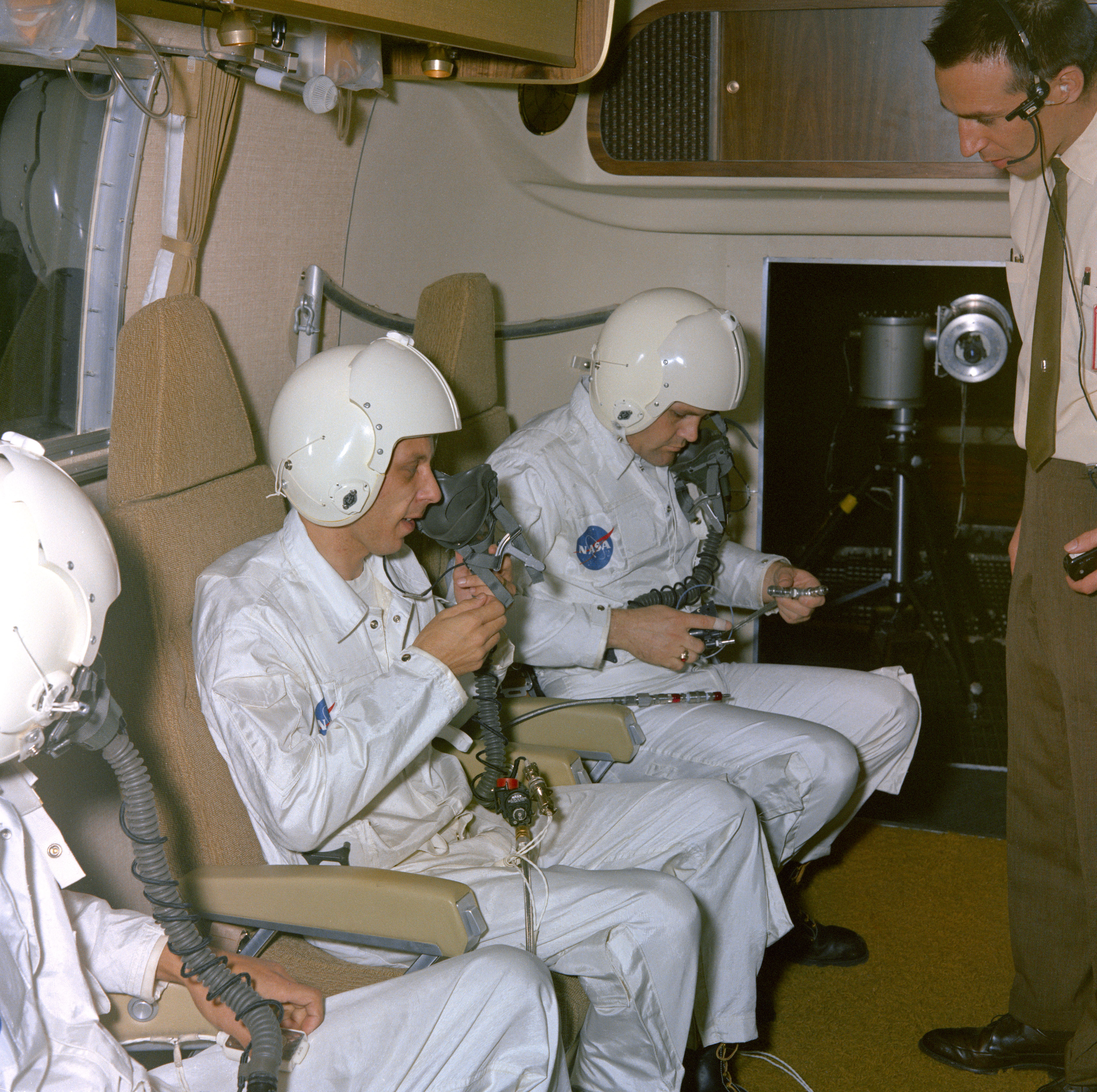 Test subjects inside the MQF prepare for the emergency oxygen system test in the SESL