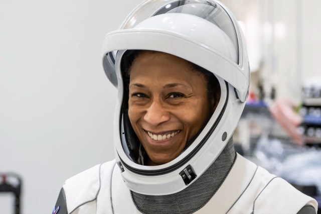 NASA Astronaut Jeanette Epps, mission specialist of NASA’s SpaceX Crew-8 mission, participates in the Crew Equipment Interface Test at NASA’s Kennedy Space Center in Florida to rehearse launch day activities and get a close look at the spacecraft that will take her to the International Space Station.