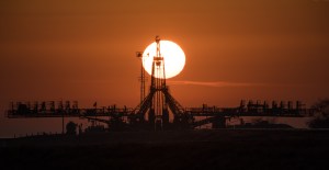 The Sun is seen rising behind the launch pad, Monday, March 19, 2018 at the Baikonur Cosmodrome in Kazakhstan. Expedition 55 crewmembers Ricky Arnold and Drew Feustel of NASA and Oleg Artemyev of Roscosmos are scheduled to launch at 1:44 p.m. Eastern time (11:44 p.m. Baikonur time) on March 21 and will spend the next five months living and working aboard the International Space Station.