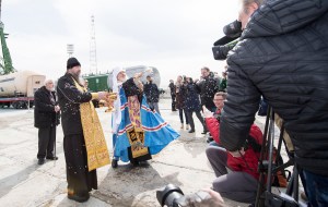 An Orthodox Priest blesses members of the media at the Baikonur Cosmodrome launch pad, Tuesday, March 20, 2018 in Baikonur, Kazahstan. Expedition 55 Soyuz Commander Oleg Artemyev of Roscosmos, Ricky Arnold and Drew Feustel of NASA are scheduled to launch to the International Space Station aboard the Soyuz MS-08 spacecraft on Wednesday, March, 21.