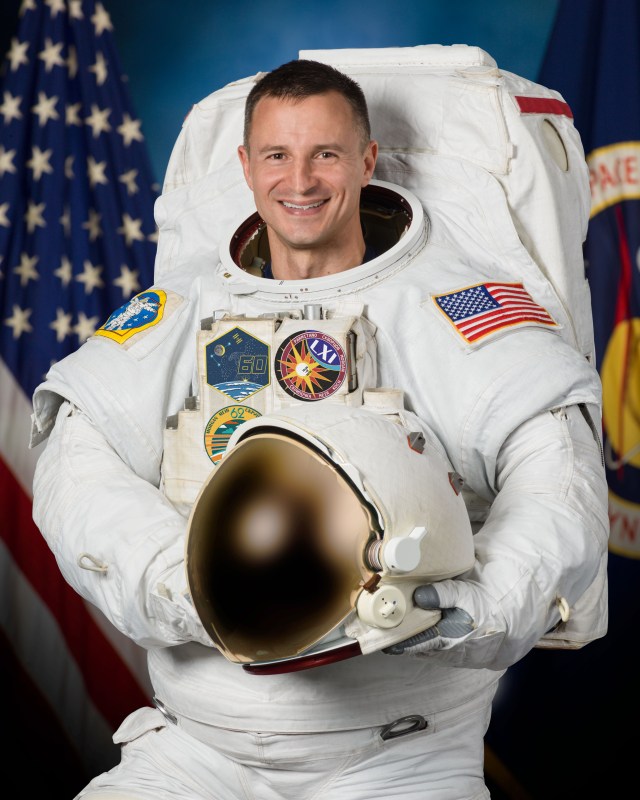 jsc2018e026655_alt (April 30, 2019) --- Official portrait of NASA astronaut Andrew Morgan in a U.S. spacesuit, also known as an Extravehicular Mobility Unit (EMU).