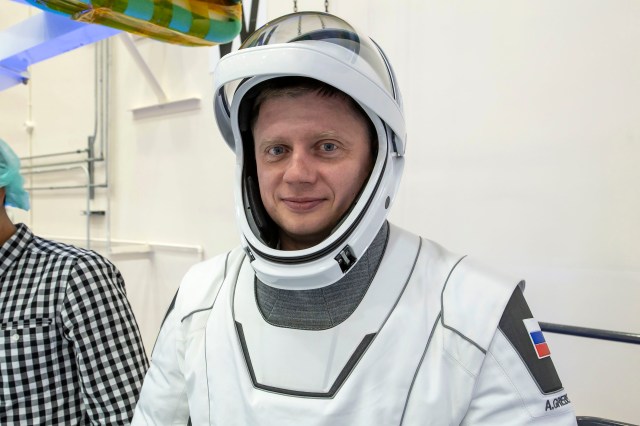 Roscosmos Cosmonaut Alexander Grebenkin, mission specialist of NASA’s SpaceX Crew-8 mission, participates in the Crew Equipment Interface Test at NASA’s Kennedy Space Center in Florida to rehearse launch day activities and get a close look at the spacecraft that will take him to the International Space Station.