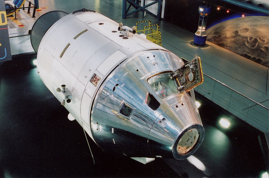 The Skylab 4 CSM-119 rescue spacecraft on display in the KSC Apollo/Saturn V Center