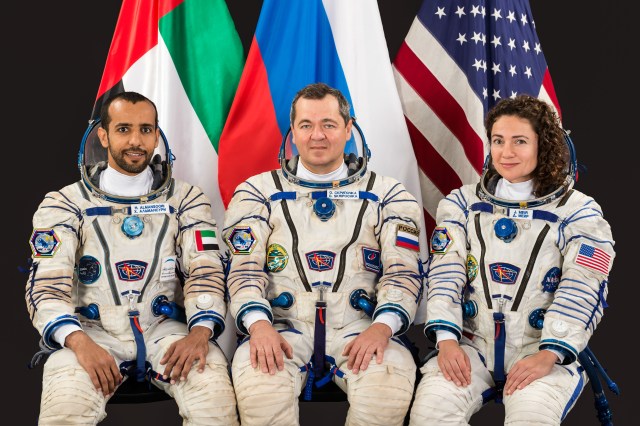 jsc2019e043010 (June 7, 2019) --- (From left) Roscosmos spaceflight participant Hazzaa Ali Almansoori of the United Arab Emirates and Expedition 61-62 crewmembers cosmonaut Oleg Skripochka of Roscosmos and NASA astronaut Jessica Meir pose for a crew portrait at the Gagarin Cosmonaut Training Center in Star City, Russia.