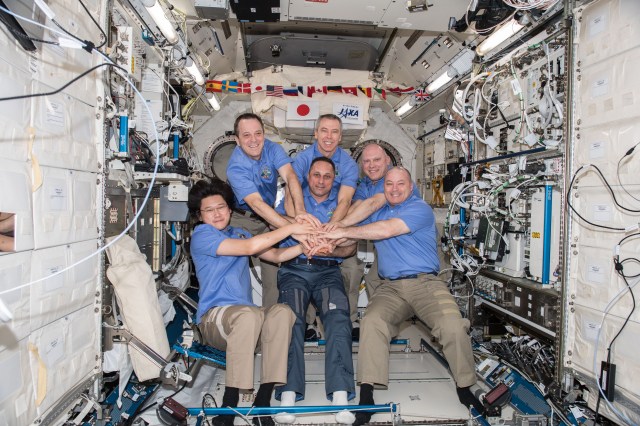 The six-member Expedition 55 crew poses for a portrait in the Japanese Kibo laboratory module. Clockwise from left are Flight Engineers Norishige Kanai, Ricky Arnold, Drew Feustel, Oleg Artemyev and Scott Tingle. In the center is International Space Station Commander Anton Shkaplerov.