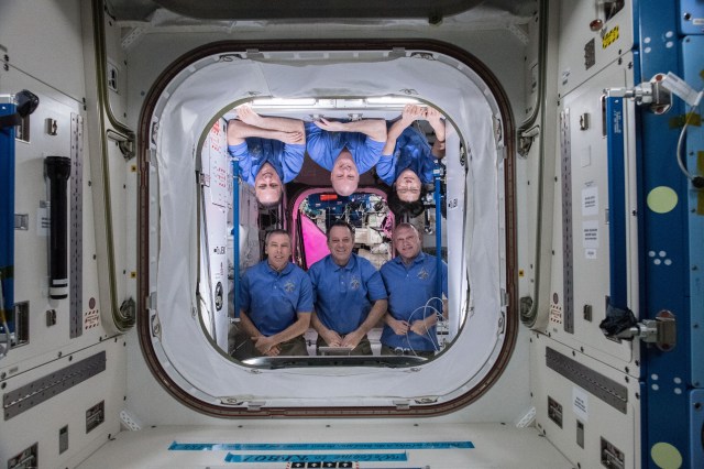 The six-member Expedition 55 crew poses inside the Harmony module which links both the Japanese Kibo and the European Columbus laboratory modules. In the bottom row from left, are Soyuz MS-08 crew members Drew Feustel, Ricky Arnold and Oleg Artemyev. In the top row from left, are Soyuz MS-07 crew members Anton Shkaplerov, Scott Tingle and Norishige Kanai. Feustel, Arnold and Tingle represent NASA. Artemyev and Shkaplerov represent Roscosmos. Kanai represents the Japan Aerospace Exploration Agency.