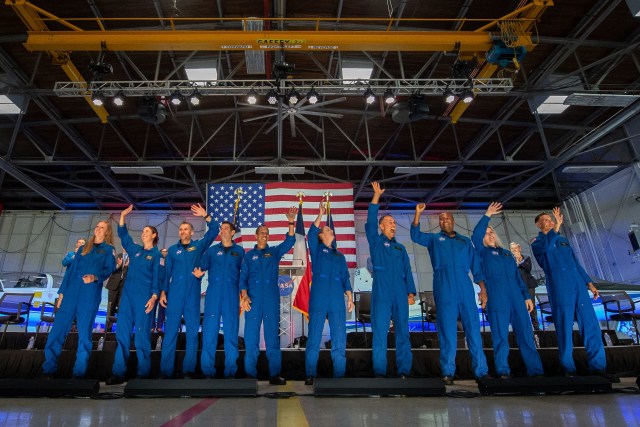 2021 Astronaut Candidates Stand up in Recognition