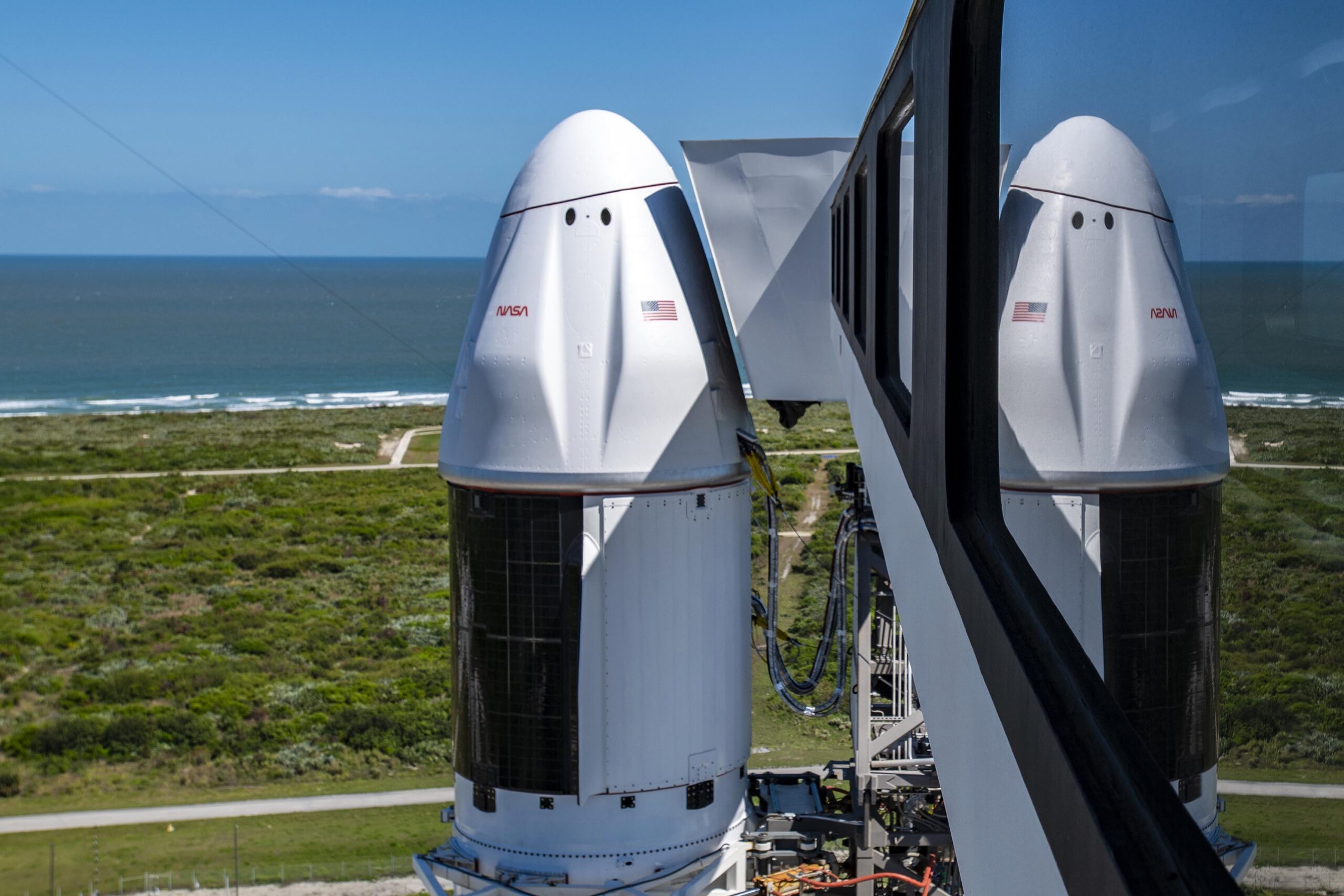 Close up view of the SpaceX Dragon spacecraft on Space Launch Complex 40