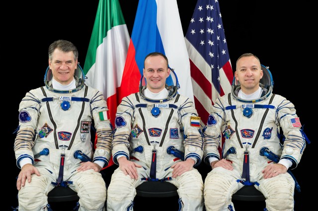 jsc2017e077694 (March 13, 2017) --- Expedition 52-53 Crew Portrait. (From left) European Space Agency astronaut Paolo Nespoli, Roscosmos cosmonaut Sergey Ryazanskiy and NASA astronaut Randy Bresnik.