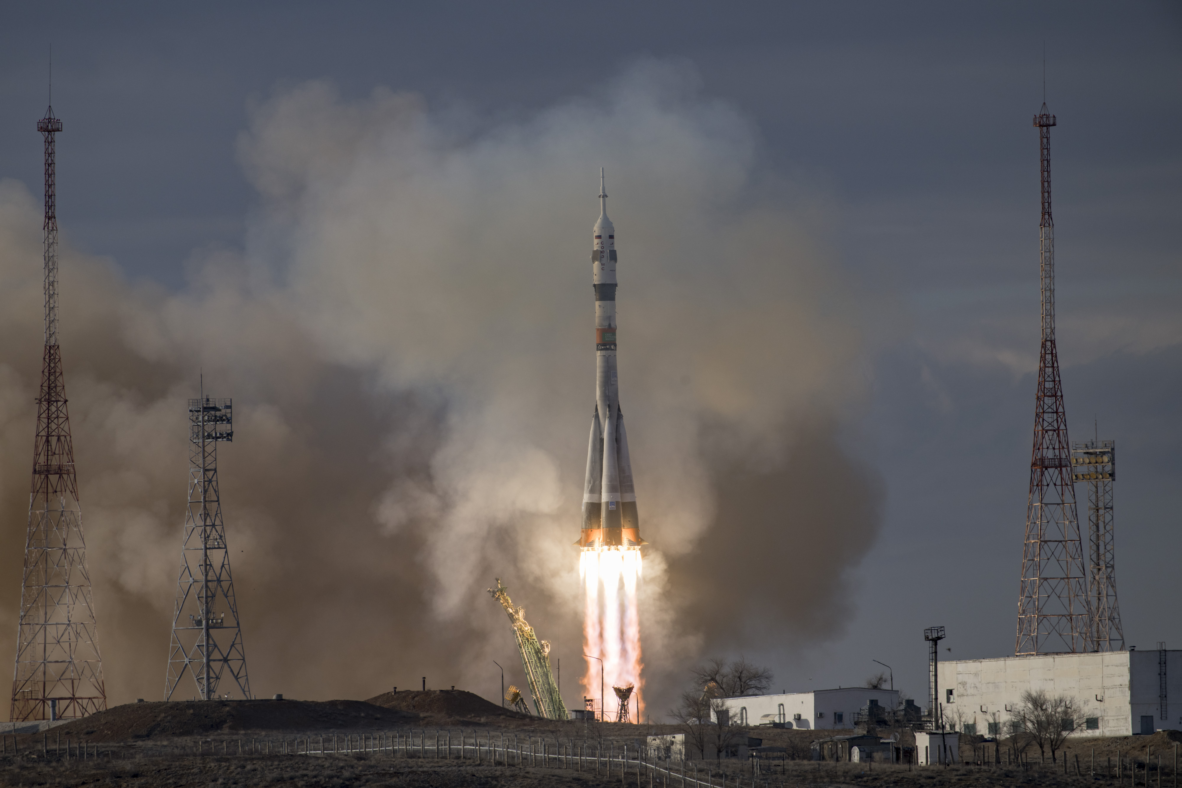 L’astronaute de la NASA Tracy Dyson et ses coéquipiers en route vers la Station spatiale en toute sécurité