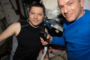 iss058e002225 (Jan. 5, 2019) --- Astronaut David Saint-Jacques of the Canadian Space Agency becomes a barber aboard the International Space Station and trims Expedition 58 Commander Oleg Kononenko's hair with clippers attached to a vacuum hose.