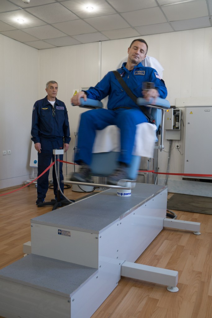 jsc2018e097770 - At the Cosmonaut Hotel crew quarters in Baikonur, Kazakhstan, Expedition 58 backup crew member Luca Parmitano of the European Space Agency conducts vestibular system response training in a spinning chair Nov. 27 as part of pre-launch training. He is one of the backups to prime crewmembers Anne McClain of NASA, Oleg Kononenko of Roscosmos and David Saint-Jacques of the Canadian Space Agency who will launch Dec. 3 on the Soyuz MS-11 spacecraft from the Baikonur Cosmodrome in Kazakhstan for a six-and-a-half month mission on the International Space Station...NASA/Victor Zelentsov