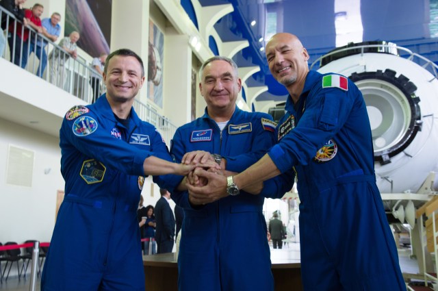 jsc2019e035260 (June 26, 2019) --- At the Gagarin Cosmonaut Training Center in Star City, Russia, Expedition 60 crewmembers Drew Morgan of NASA (left), Alexander Skvortsov of Roscosmos (center) and Luca Parmitano of the European Space Agency (right) pose for pictures June 26 during final qualification exams. They will launch July 20 on the Soyuz MS-13 spacecraft from the Baikonur Cosmodrome in Kazakhstan for a mission on the International Space Station. Credit: NASA/Beth Weissinger