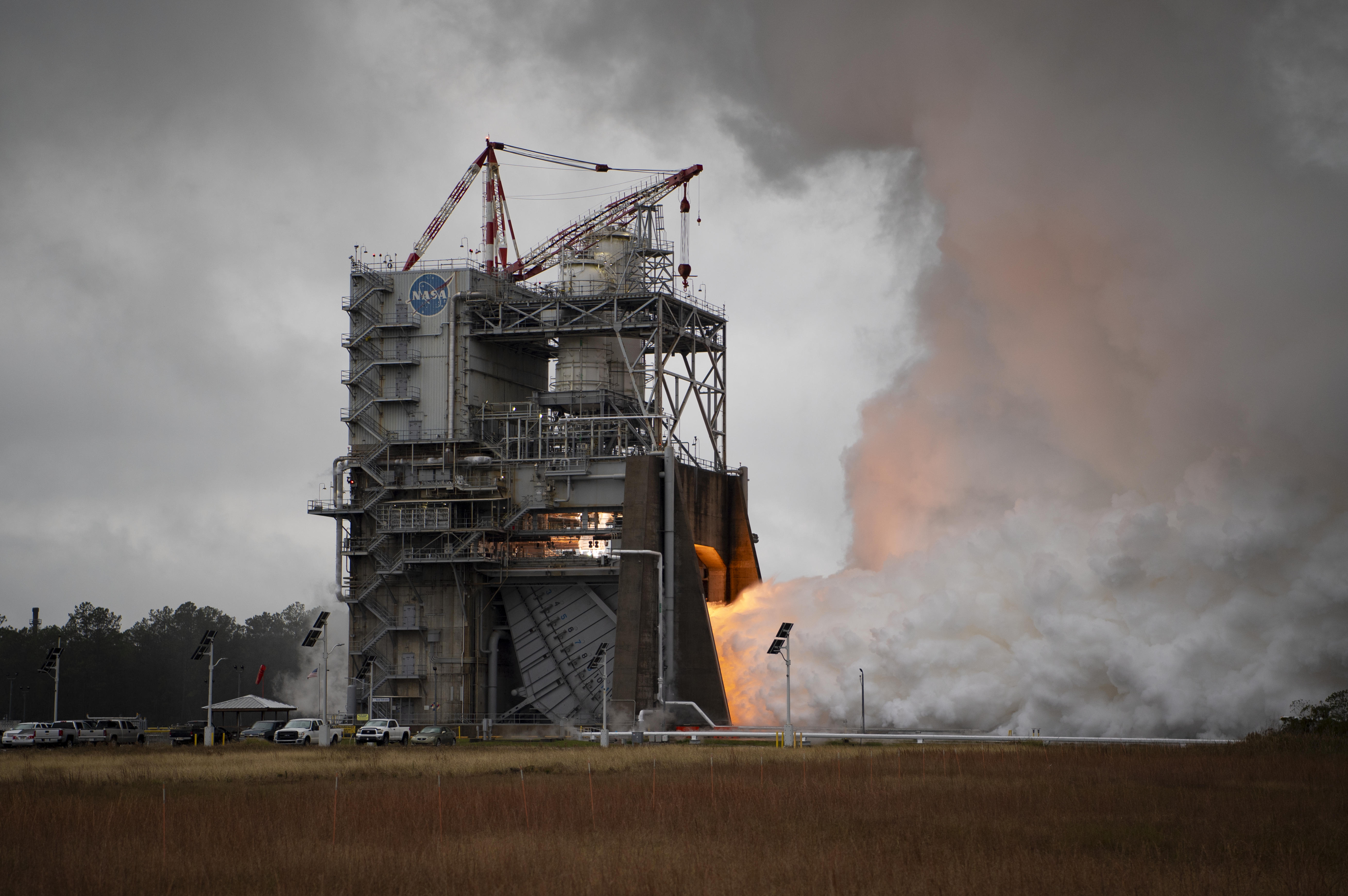 An RS-25 hot fire at NASA’s Stennis Space Center