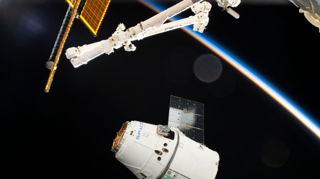 iss060e014978 (July 27, 2019) --- The SpaceX Dragon space freighter approaches the International Space Station as the Canadarm2 robotic arm is poised to reach out and grapple the commercial resupply ship.