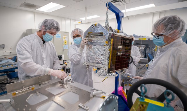 JPL engineers and technicians prepare NASA’s Farside Seismic Suite for testing