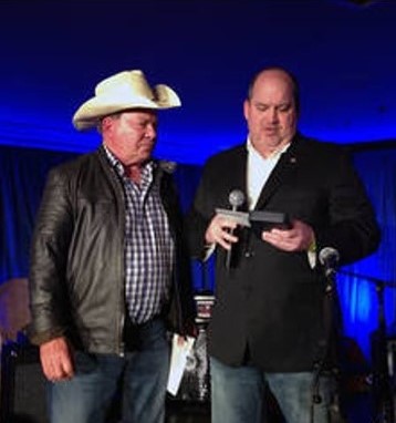 Star Trek cast member William Shatner, left, receives the Distinguished Public Service Medal from NASA Deputy Associate Administrator for Communications Robert N. Jacobs in 2014