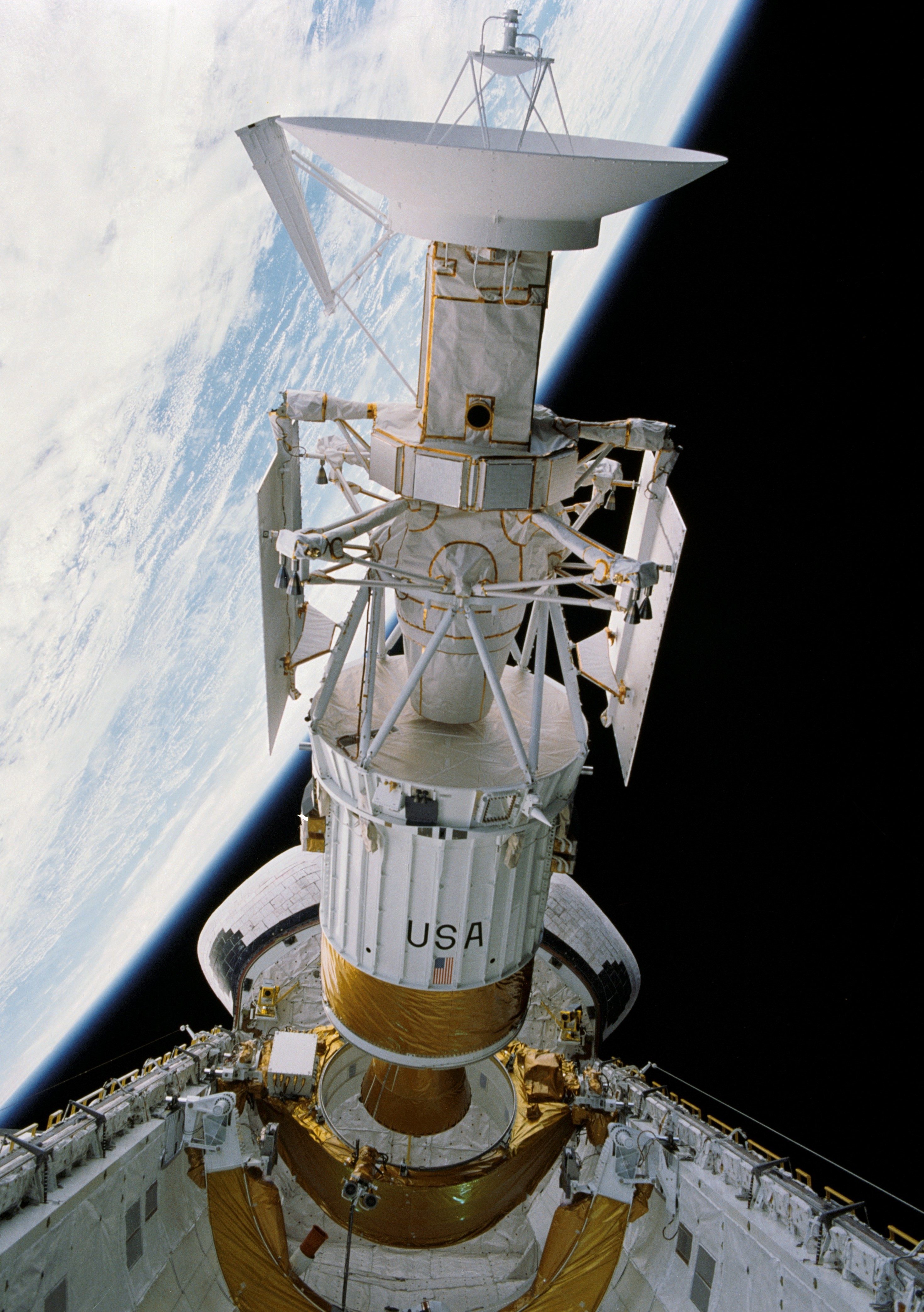 Magellan and its Inertial Upper Stage moments after deployment from Atlantis