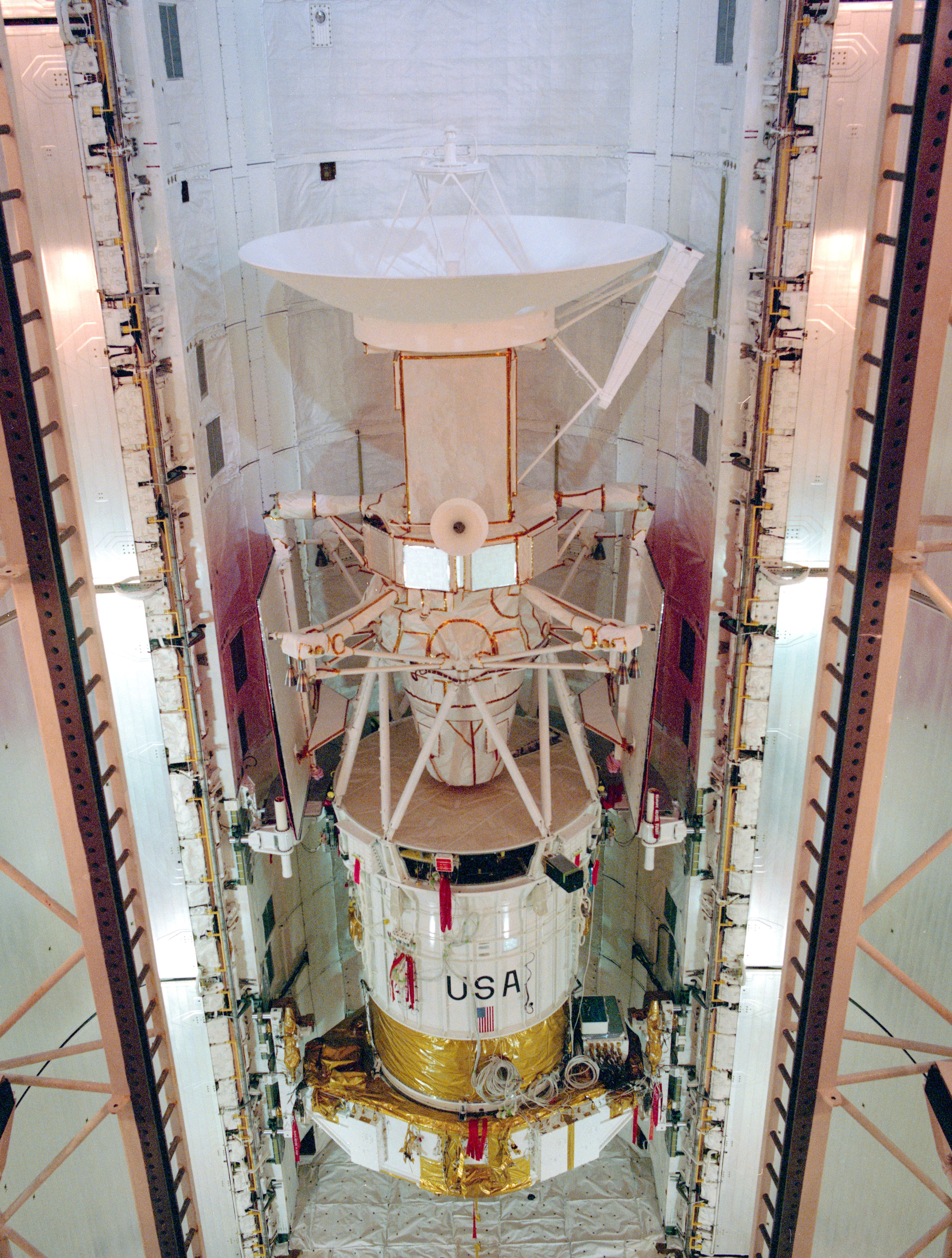 The Magellan spacecraft in Atlantis' payload bay in preparation for STS-30