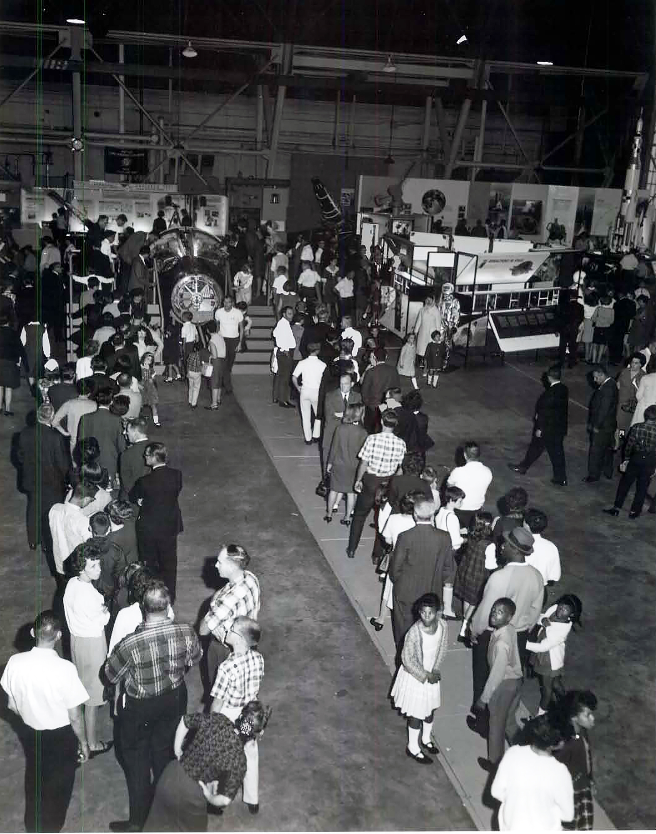 Crowd viewing displays.
