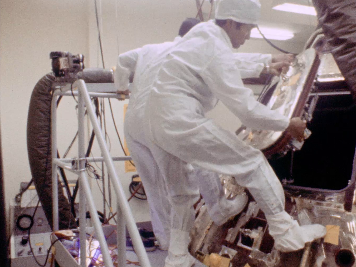 Hirasaki opens the hatch to Columbia in the LRL