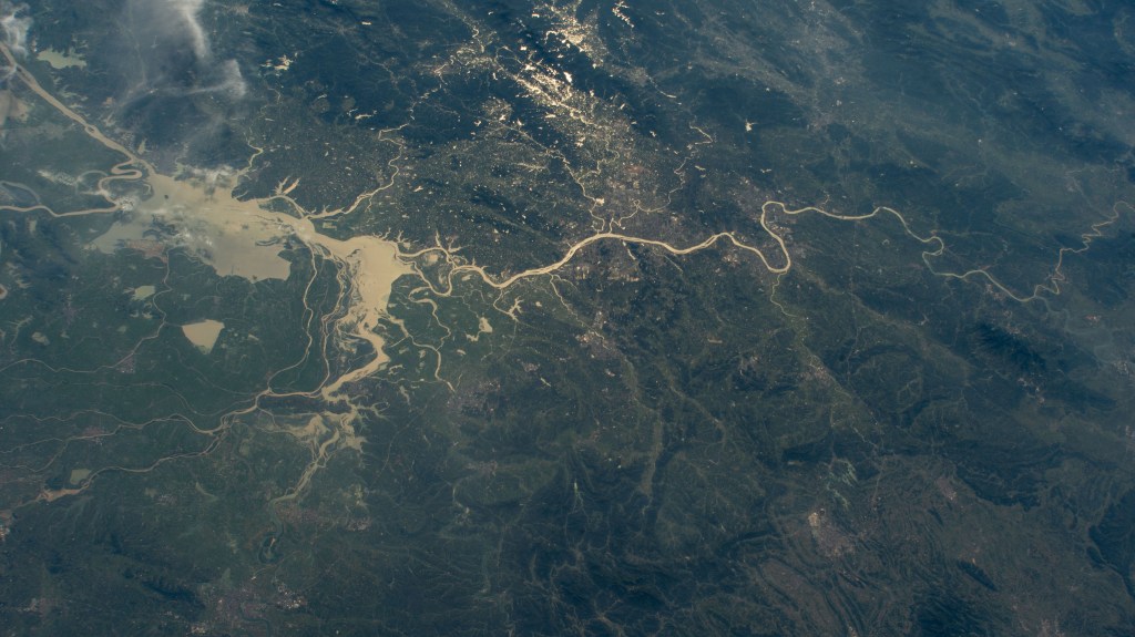 Xiang River runs through the city of Changsha (center) in China's province of Hunan. At far left, the city of Yueyang lies on the bank of Dongdongting Lake in Hunan's humid, subtropical region. The International Space Station was orbiting 262 miles above the Asian nation at the time of this photograph.