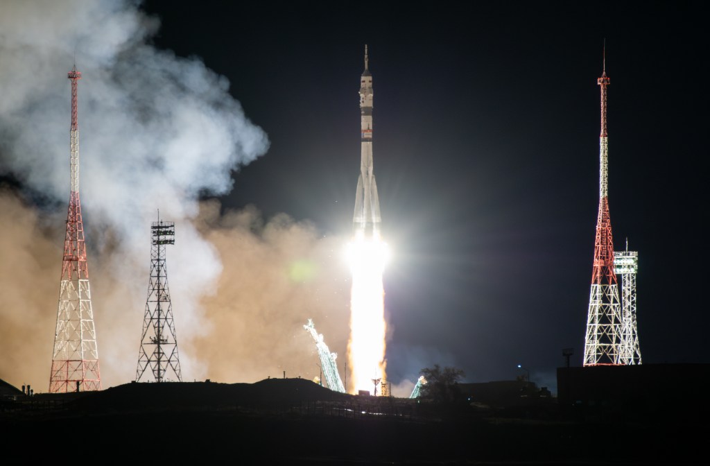 NASA Astronaut Don Pettit, Crewmates Arrive at Space Station