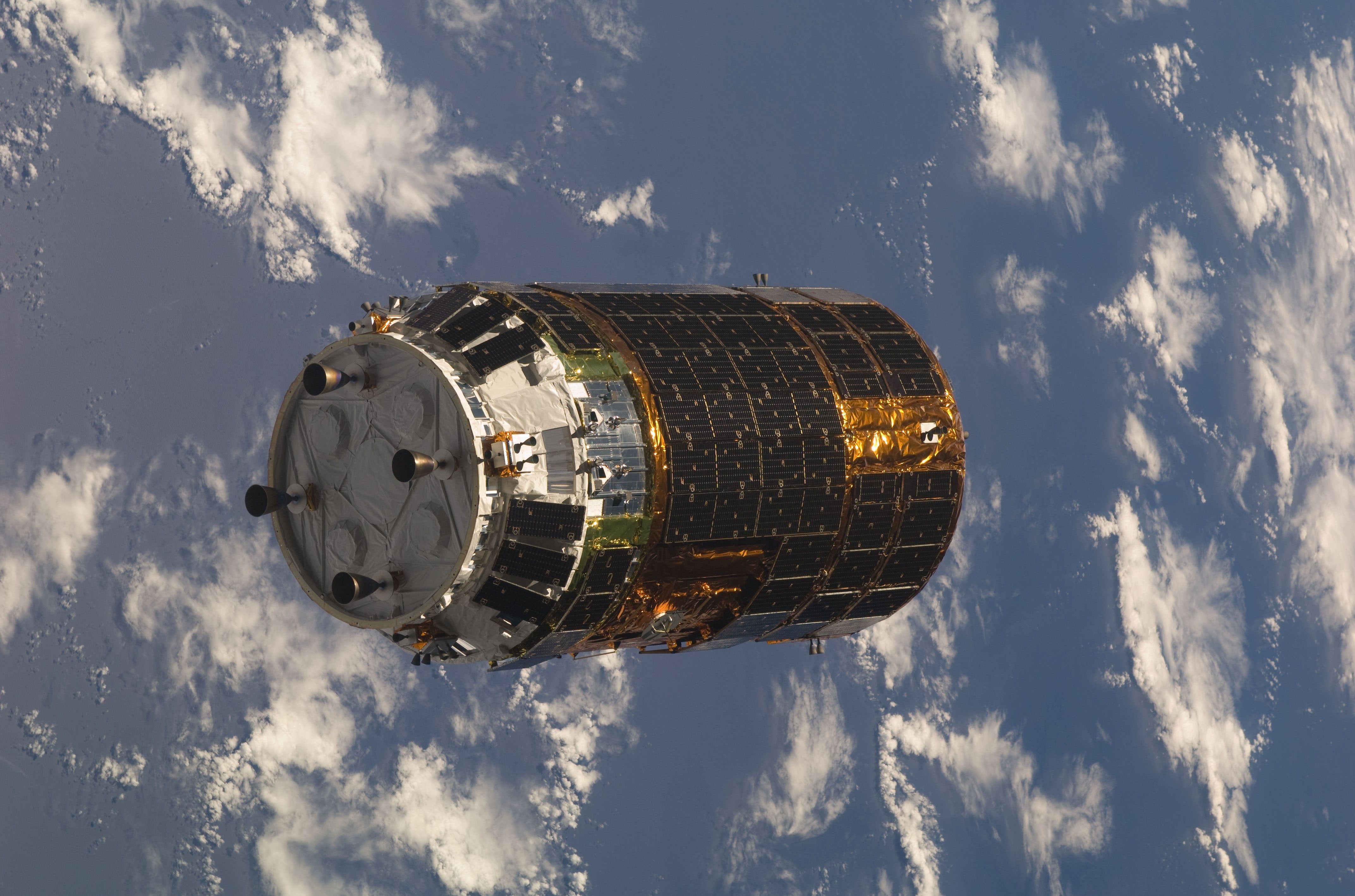 HTV-1 approaches the space station
