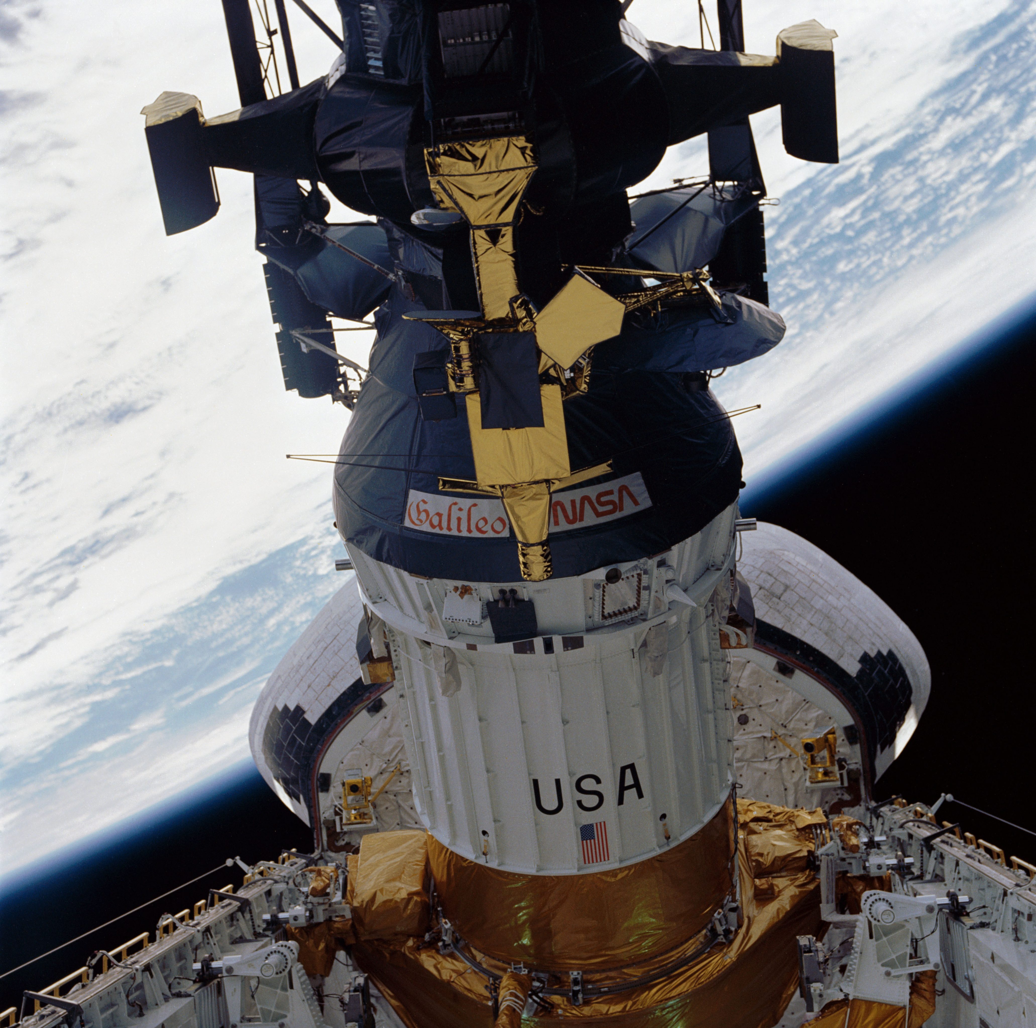 Galileo and its Inertial Upper Stage (IUS) in Atlantis’ payload bay