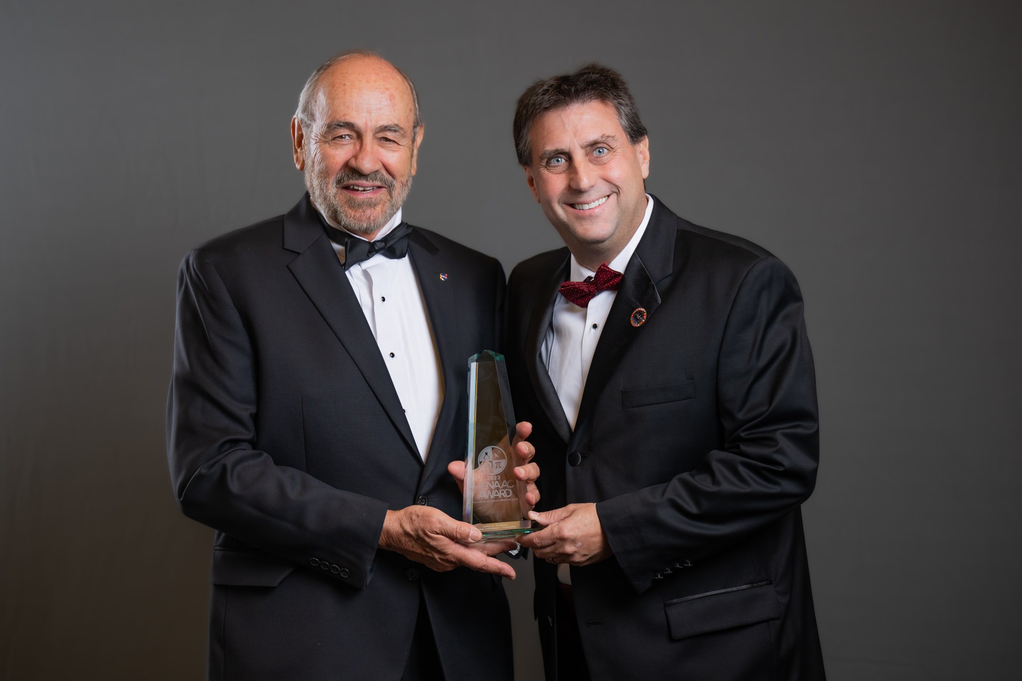 Carlos Fontanot receives a glass award from Joel Montelbano.
