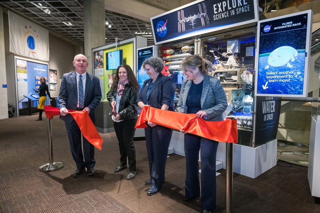 GLSC Exhibit ribbon cutting