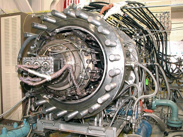Rolls-Royce test in the Advanced Subsonic Combustion Rig
