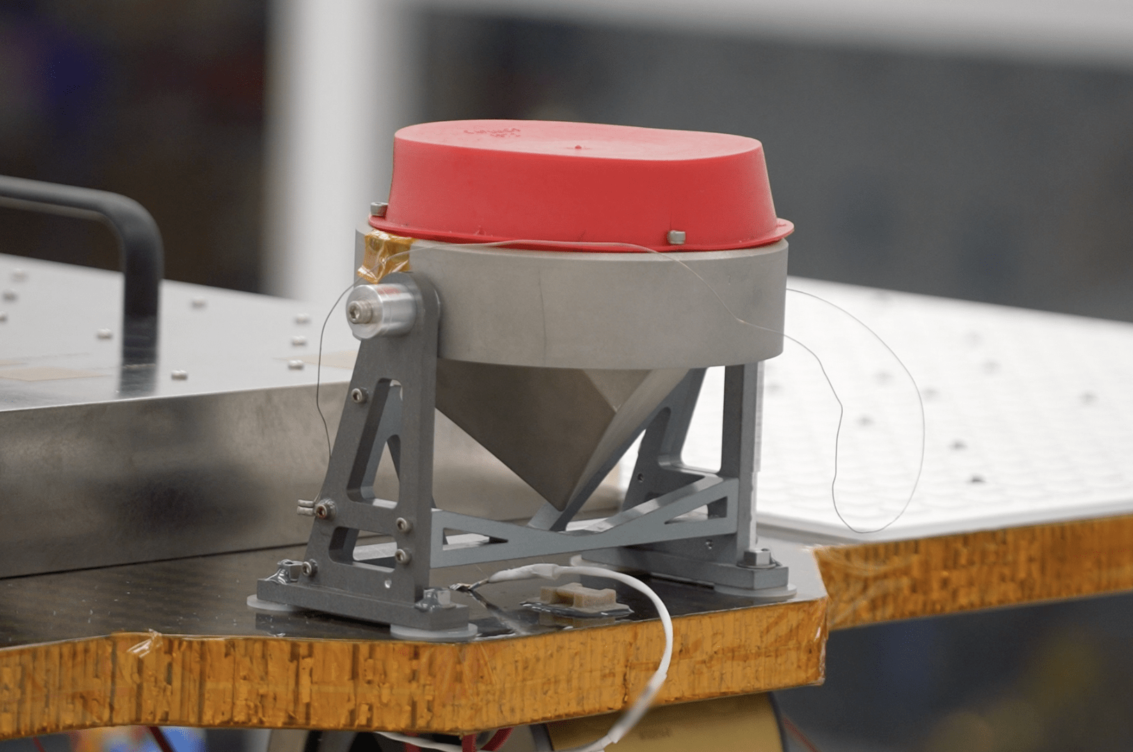 月面での発見を期待する次世代反射器（NASA anticipates lunar findings from next-generation retroreflector）