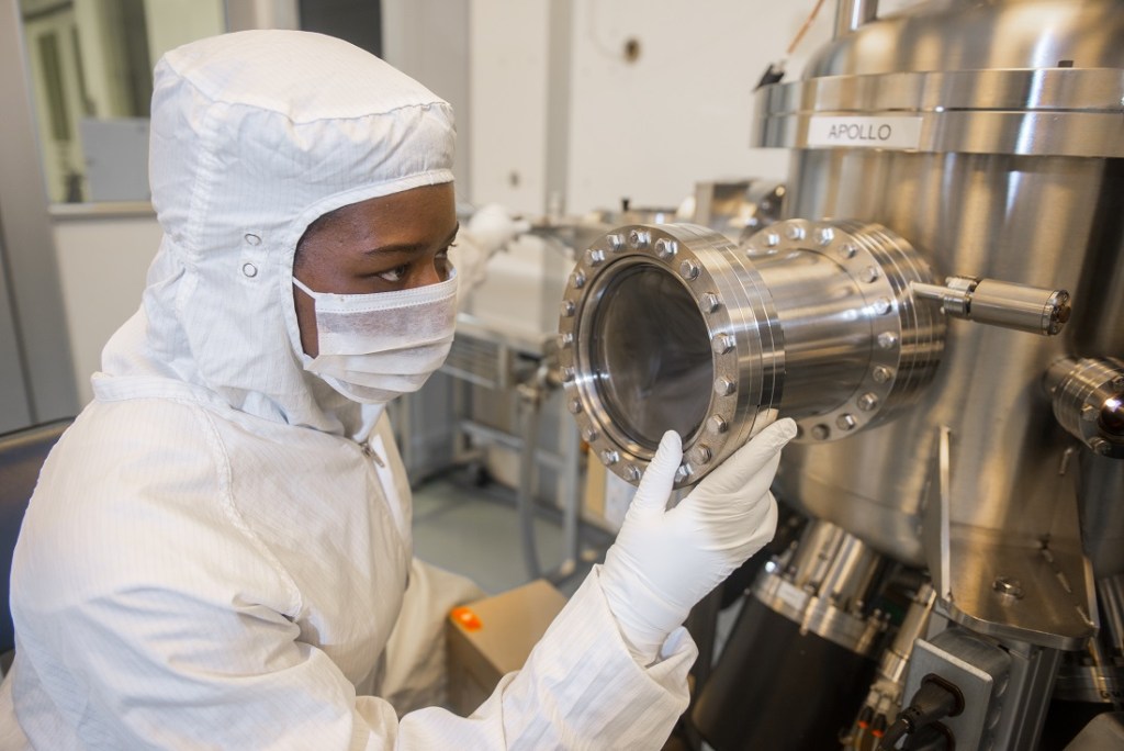Ultra High Vacuum Deposition System