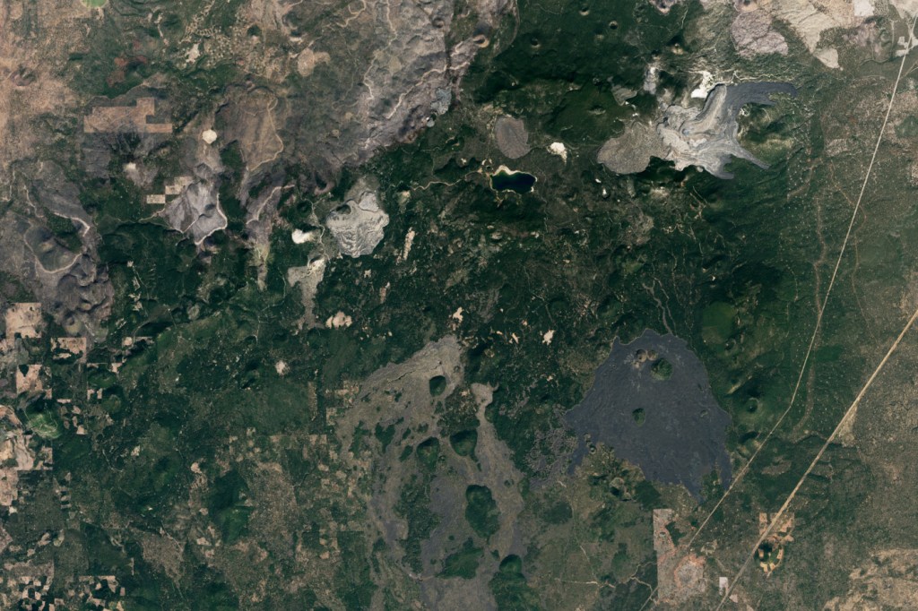 Evidence of the fiery history of the Sáttítla Highlands in Northern California can be seen in every direction. Volcanism has shaped the landscape over the past million years, and remnants of lava flows and eruptions remain visible today.