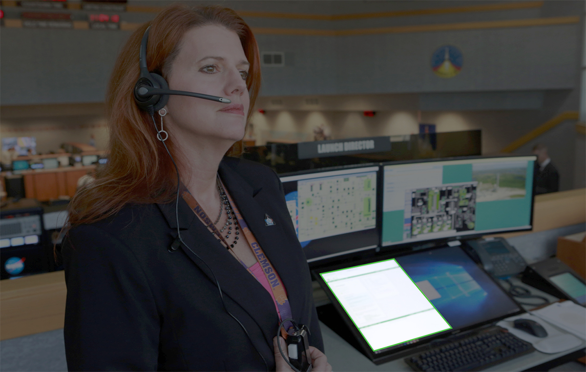 Charlie Blackwell-Thompson, Launch Director of the NASA Artemis 1 mission, is shown using NASA's Mission Assurance Systems (MAS) during the launch of Artemis 1.