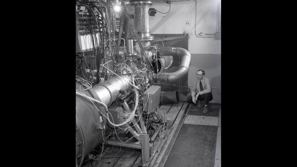 Engine installation in test cell.