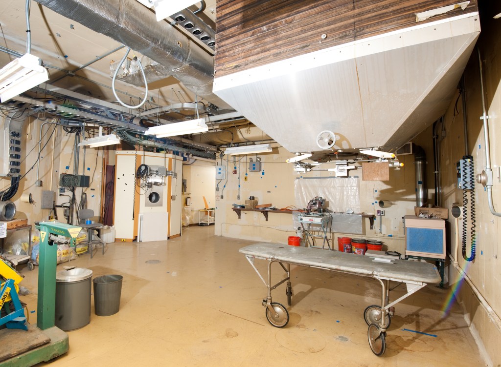 Therapy room with equipment.
